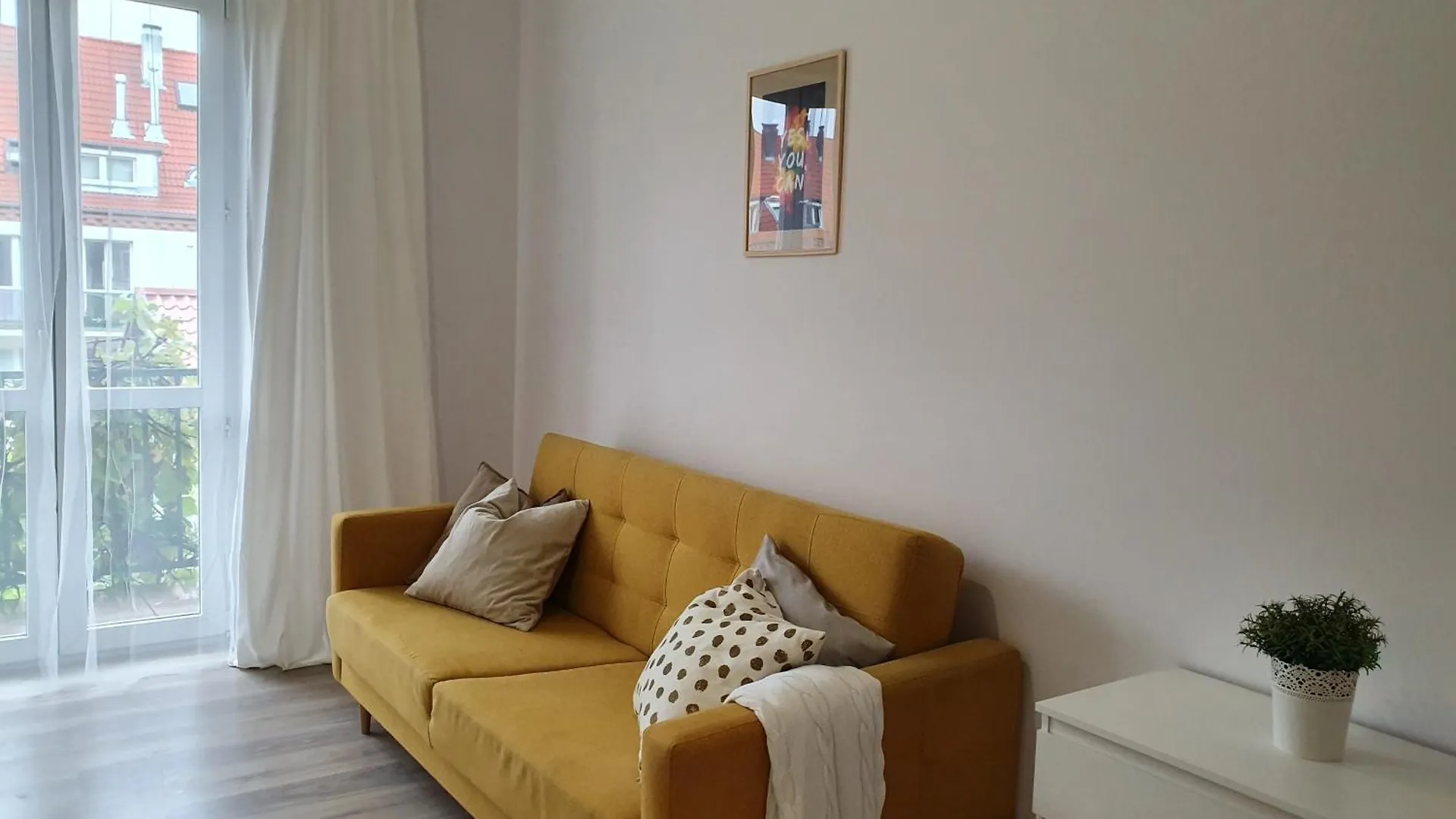 Urocze Mieszkanie Przy Skwerku location